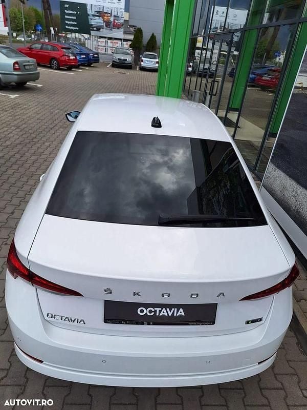 Second-hand Skoda Octavia Style 149 CP (109 kW) 2021 Culoarealb Hatchback