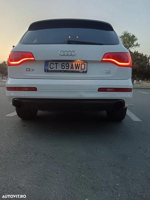 Alb Utilizat 2011 Audi Q7 SUV | 12.250 EUR (Scump) - Imagine 1/4