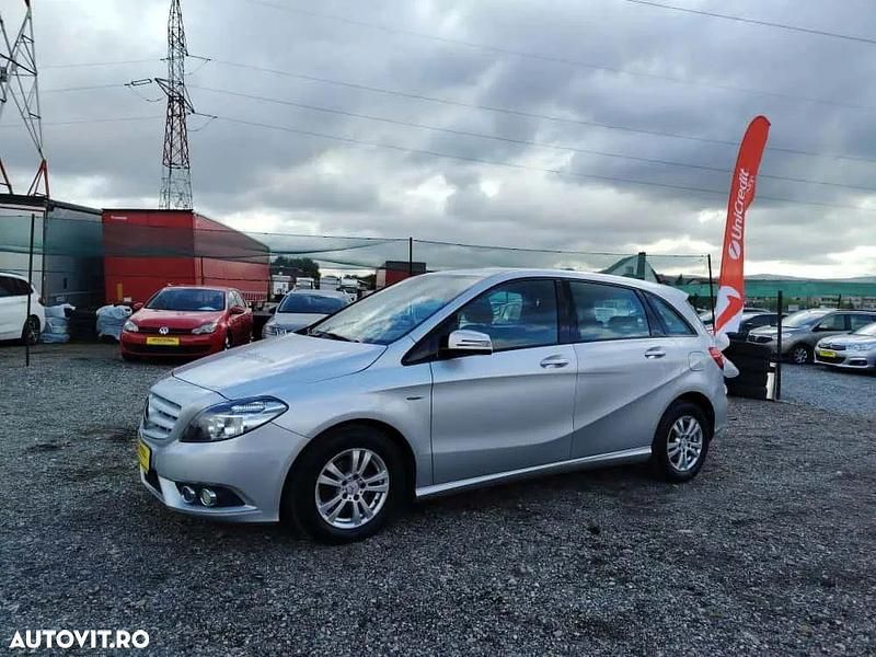 Second-hand Mercedes B180 109 CP (80 kW) 2012 Culoareargint Monovolum