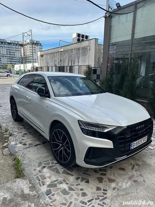 Alb Second-hand 2022 Audi Q8 Sport SUV | 59.300 EUR (Super Preț) - Imagine 1/4