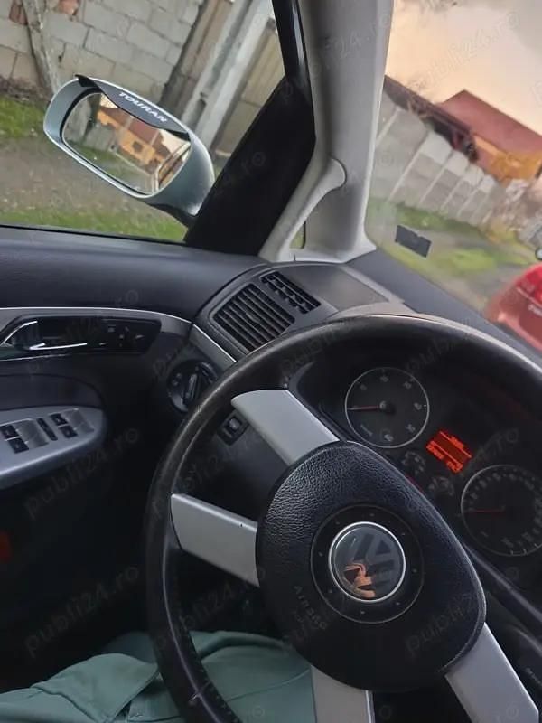 Second-hand VW Touran 136 CP (100 kW) 2005 Monovolum