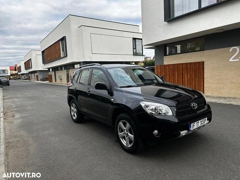 Culoarenegru Utilizat 2006 Toyota RAV4 City SUV | 5.900 EUR (Puțin scump) - Imagine 1/4