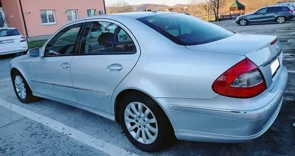Second-hand Mercedes E200 Elegance 184 CP (135 kW) 2006 Argintiu Berlinǎ