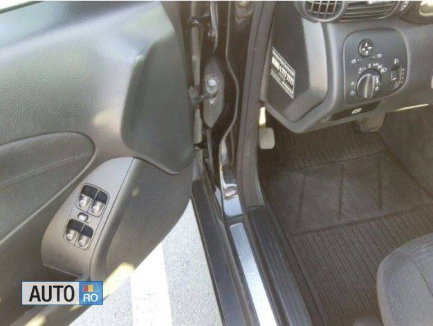 Second-hand Mercedes C220 150 CP (110 kW) 2006 Negru Break