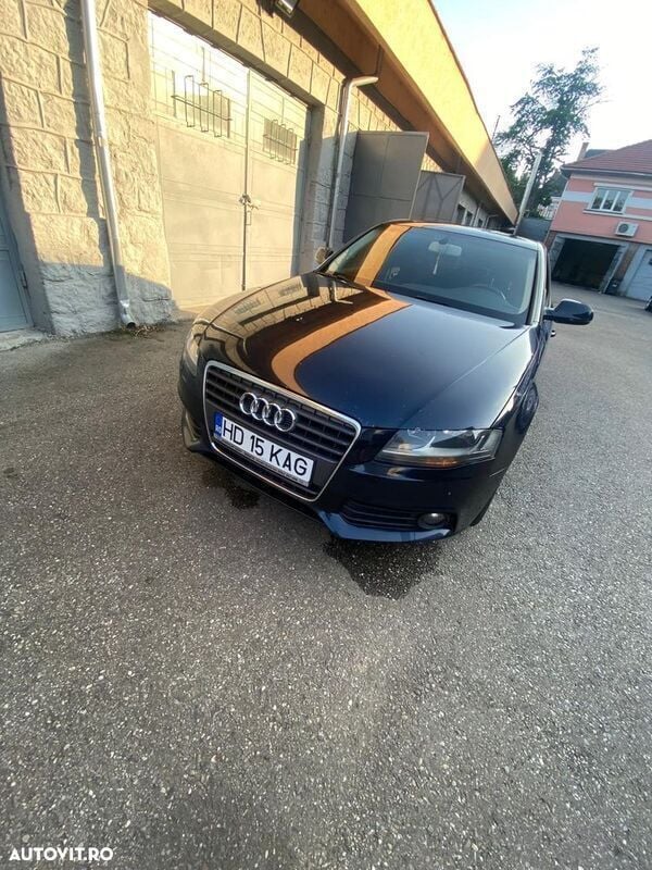 Albastru Utilizat 2010 Audi A4 Berlinǎ | 6.300 EUR (Preț OK) - Imagine 1/4