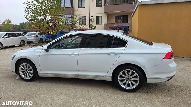 Second-hand VW Passat Elegance 150 CP (110 kW) 2021 Culoarealb Berlinǎ