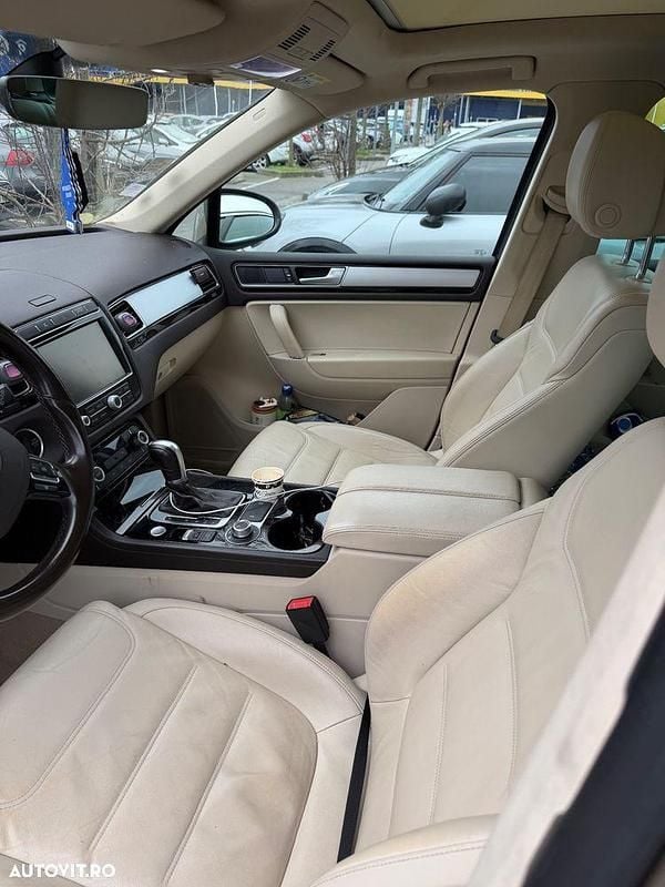 Second-hand VW Touareg Exclusive 262 CP (192 kW) 2017 Culoaregalbeuriu SUV