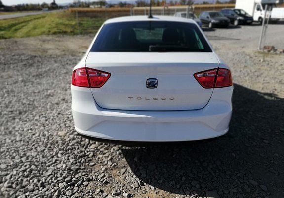 Second-hand Seat Toledo 105 CP (77 kW) 2013 Alb Berlinǎ