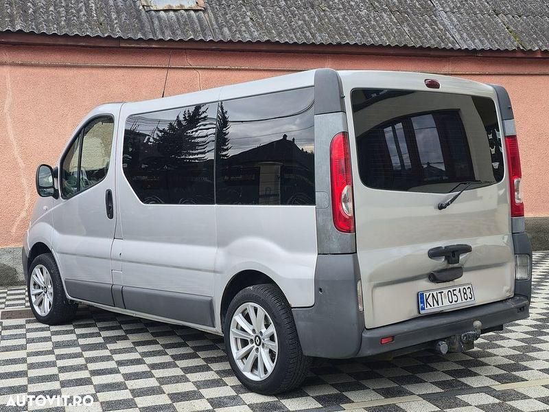 Second-hand Renault Trafic Authentique 115 CP (84 kW) 2011 Culoareargint Monovolum