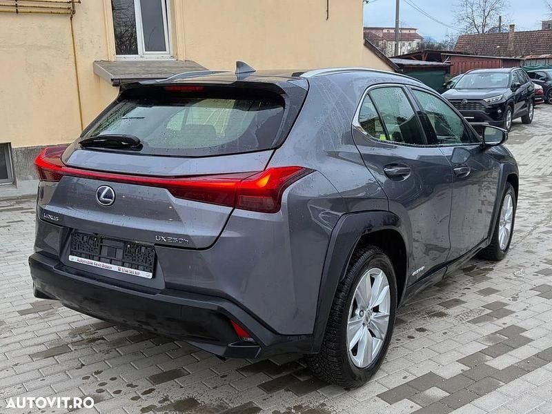 Second-hand Lexus UX 250h Business Edition 184 CP (135 kW) 2022 Culoaregri SUV