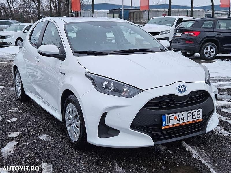 Second-hand Toyota Yaris Hybrid 92 CP (67 kW) 2021 Culoarealb Hatchback