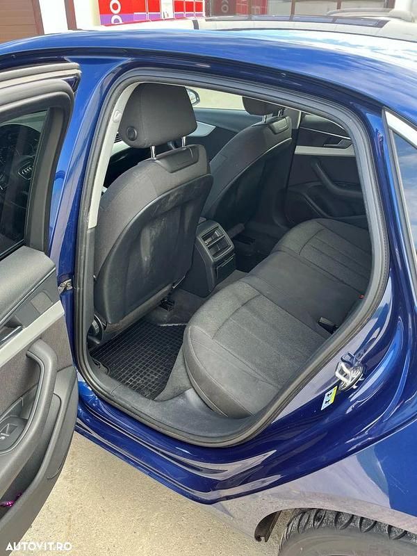 Second-hand Audi A4 Ambiente 150 CP (110 kW) 2017 Culoarealbastru Hatchback