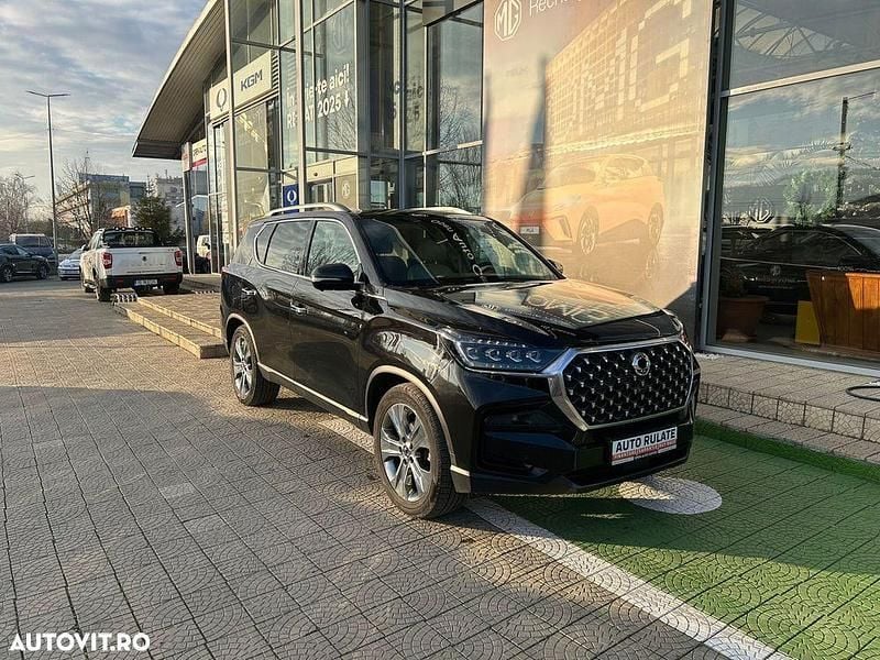 Culoarenegru Utilizat 2023 Ssangyong (KGM) Rexton SUV | 35.490 EUR (Super Preț) - Imagine 1/4