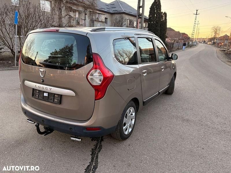 Second-hand Dacia Lodgy Lauréate 110 CP (80 kW) 2015 Culoarebej Monovolum