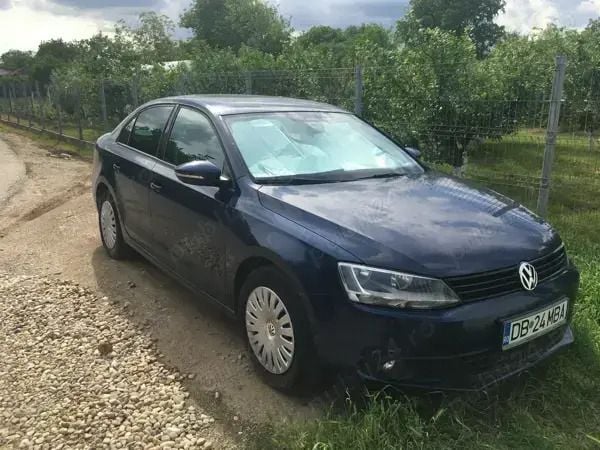 Utilizat 2011 VW Jetta Berlinǎ | 4.000 EUR (Preț bun) - Imagine 1/4