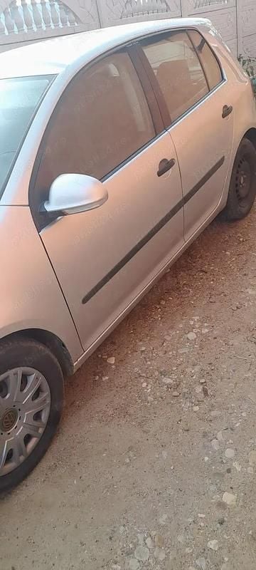 Argintiu Utilizat 2004 VW Golf V Hatchback | 1.800 EUR (Preț OK) - Imagine 1/4