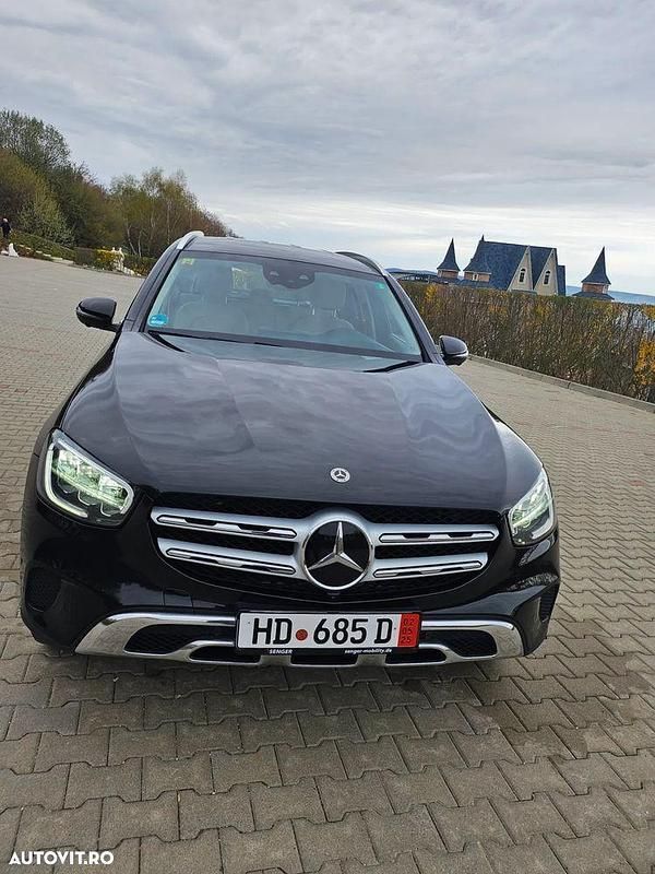 Second-hand Mercedes GLC300 245 CP (180 kW) 2022 Negru SUV