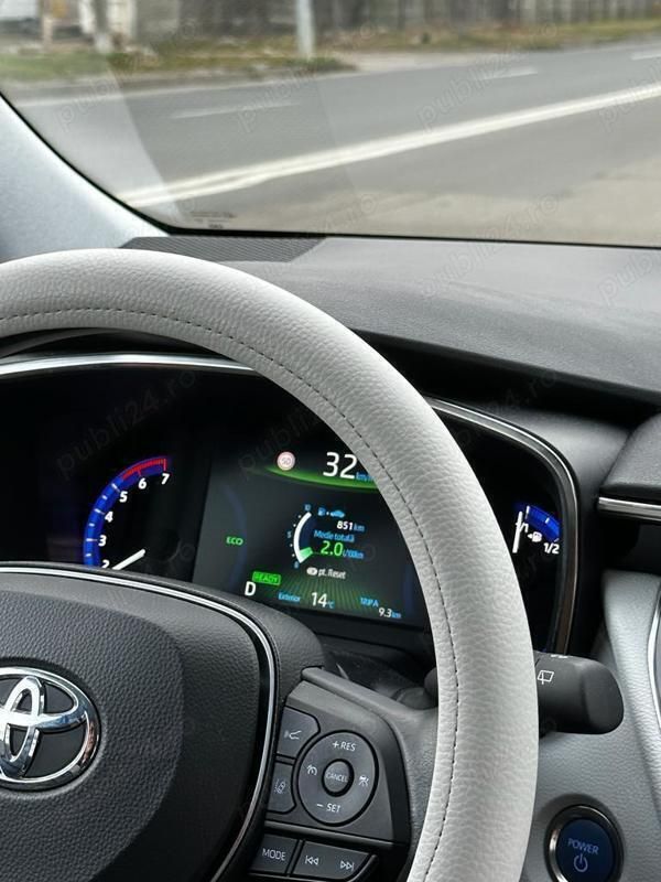 Second-hand Toyota Corolla 180 CP (132 kW) 2023 Argintiu Hatchback