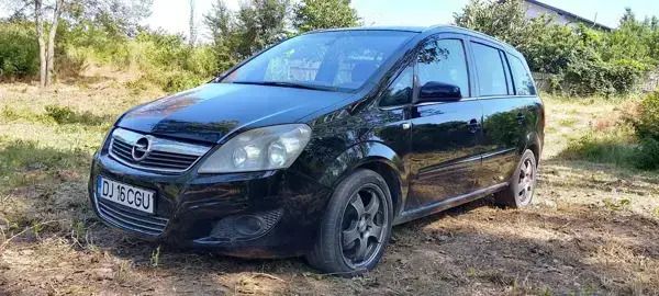 Negru Utilizat 2010 Opel Zafira Monovolum | 3.000 EUR (Preț bun) - Imagine 1/4