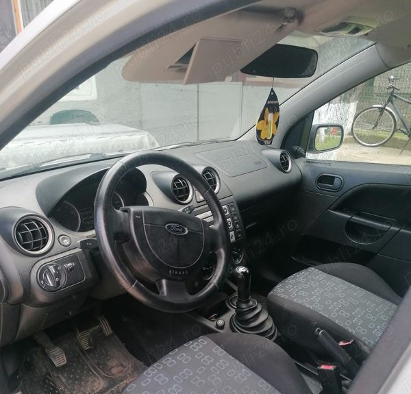 Second-hand Ford Fiesta 75 CP (55 kW) 2005 Hatchback