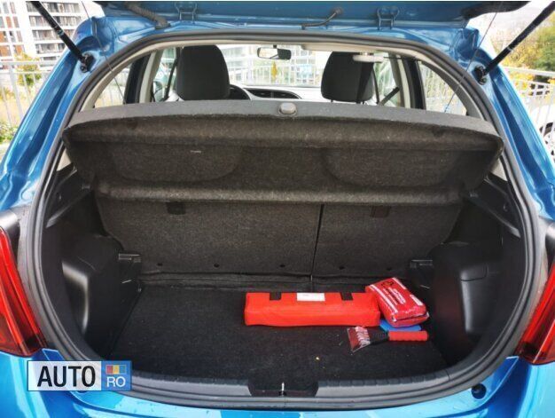 Second-hand Toyota Yaris 75 CP (55 kW) 2014 Albastru marin Berlinǎ