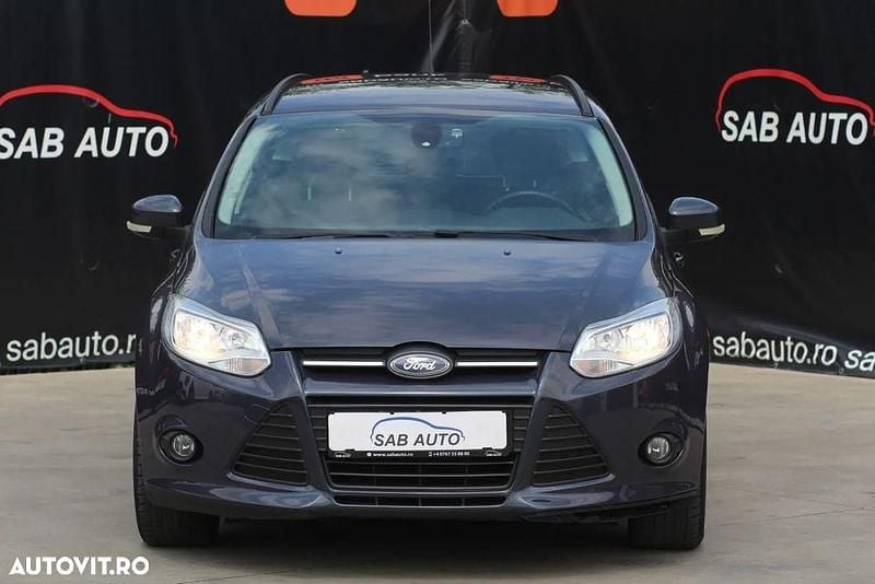 Second-hand Ford Focus Trend 115 CP (84 kW) 2013 Albastru Hatchback