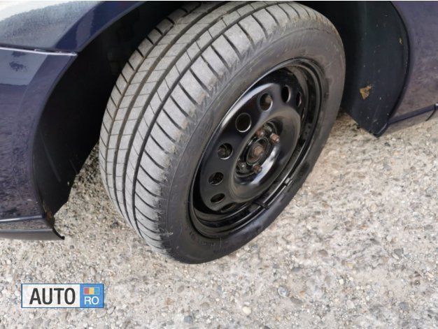 Second-hand Ford Focus 100 CP (73 kW) 2004 Albastru Berlinǎ