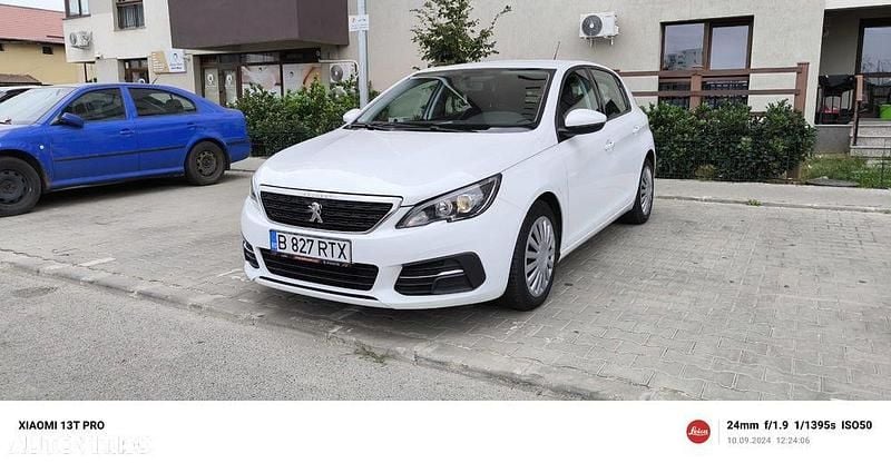Second-hand Peugeot 308 Active 110 CP (80 kW) 2018 Culoarealb Hatchback