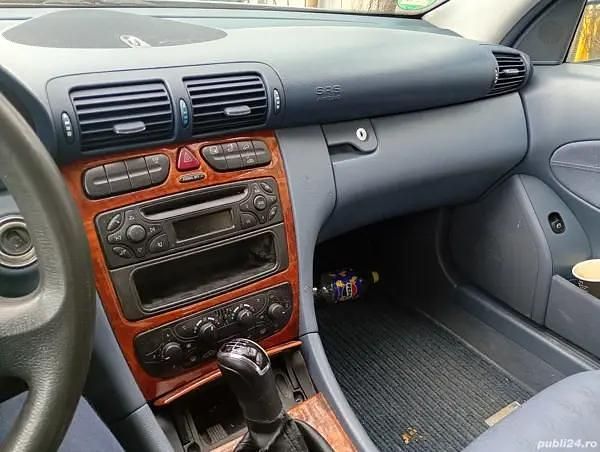 Second-hand Mercedes C200 163 CP (119 kW) 2004 Albastru Berlinǎ