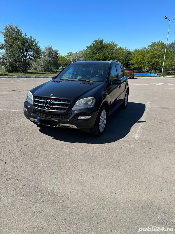 Negru Utilizat 2011 Mercedes ML300 SUV | 13.900 EUR - Imagine 1/4