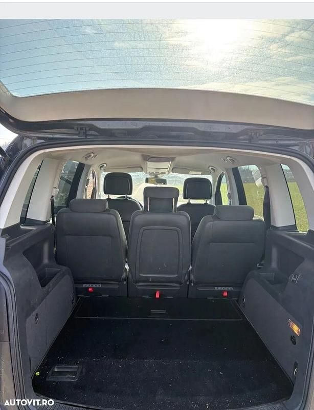 Culoaregri Second-hand 2015 VW Touran Highline Monovolum | 8.000 EUR (Preț bun) - Imagine 1/4