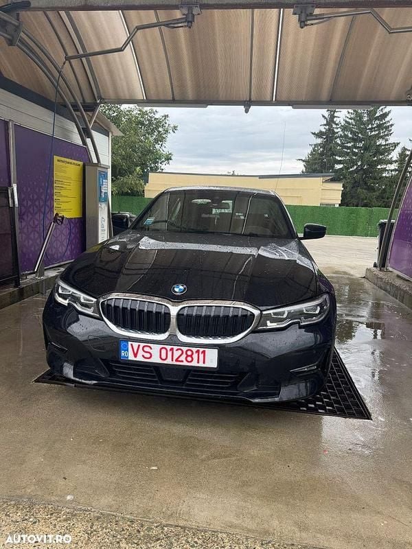 Culoarenegru Utilizat 2020 BMW 318 Berlinǎ | 19.450 EUR (Preț OK) - Imagine 1/4