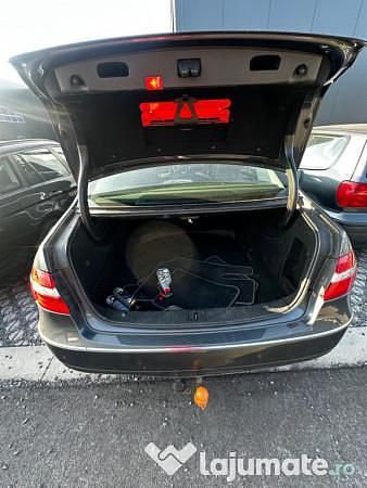 Utilizat 2010 Mercedes E200 Berlinǎ | 8.000 EUR - Imagine 1/4