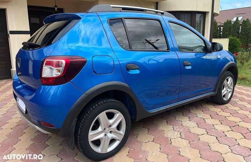 Second-hand Dacia Sandero Stepway 90 CP (66 kW) 2015 Culoarealbastru Hatchback