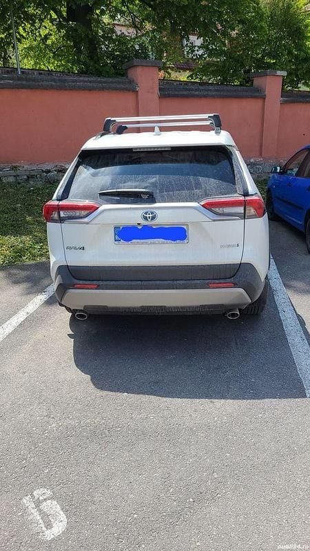 Second-hand Toyota RAV4 Luxury 222 CP (163 kW) 2022 Alb SUV