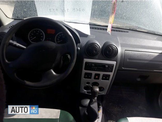 Second-hand Dacia Logan Lauréate 75 CP (55 kW) 2005 Verde Berlinǎ