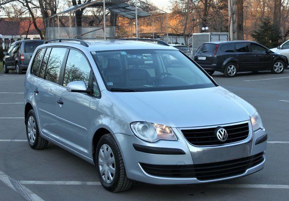 Second-hand VW Touran 131 CP (96 kW) 2008 Argintiu Monovolum