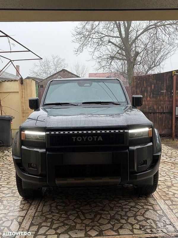 Second-hand Toyota Land Cruiser Luxury 204 CP (150 kW) 2025 Culoaregri