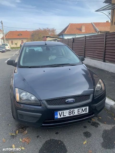 Gri Utilizat 2005 Ford Focus Berlinǎ | 1.500 EUR (Preț OK) - Imagine 1/4