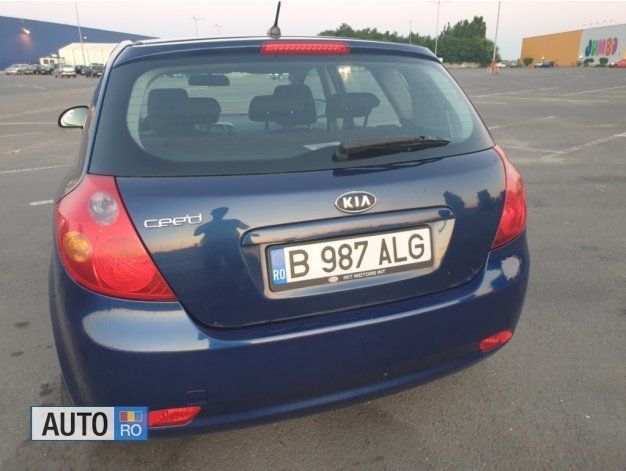 Second-hand Kia Ceed 109 CP (80 kW) 2008 Albastru Hatchback