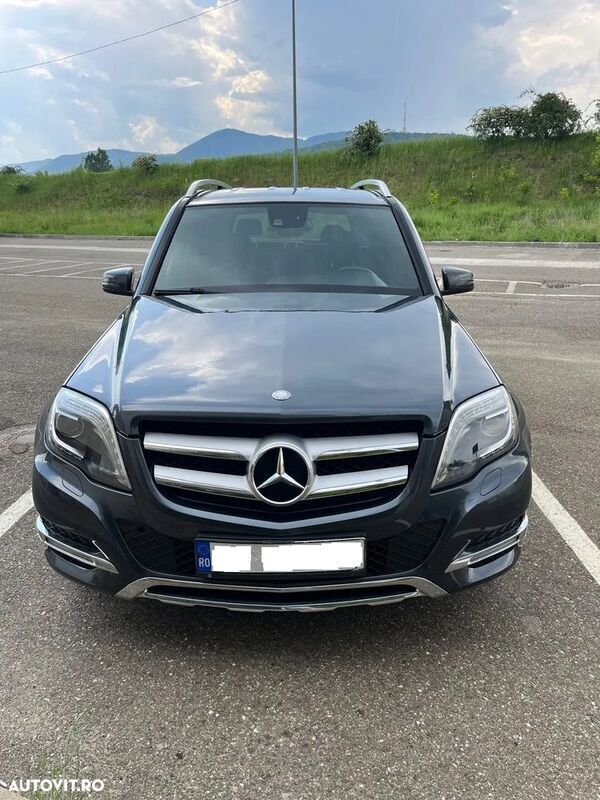 Gri Utilizat 2015 Mercedes GLK220 SUV | 12.900 EUR (Preț bun) - Imagine 1/4