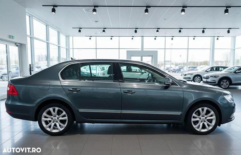Second-hand Skoda Superb Comfort 140 CP (102 kW) 2014 Culoaregri Berlinǎ