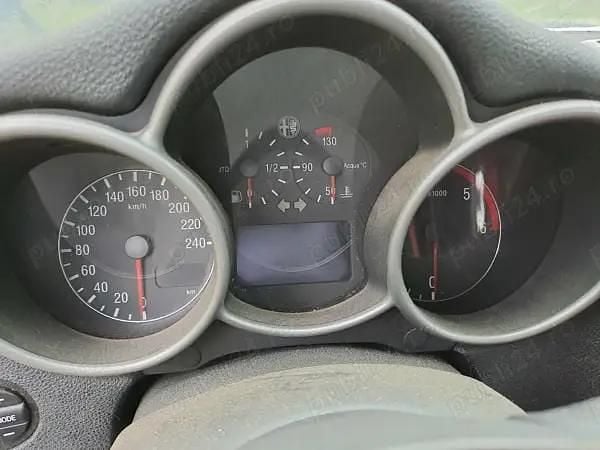 Second-hand Alfa Romeo 147 120 CP (88 kW) 2004 Hatchback