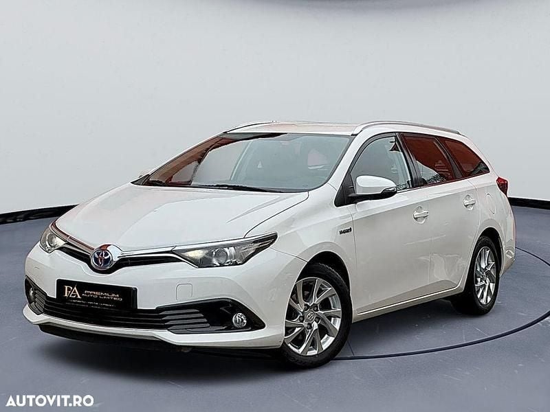 Second-hand Toyota Auris Hybrid Cool 136 CP (100 kW) 2016 Culoarealb Break
