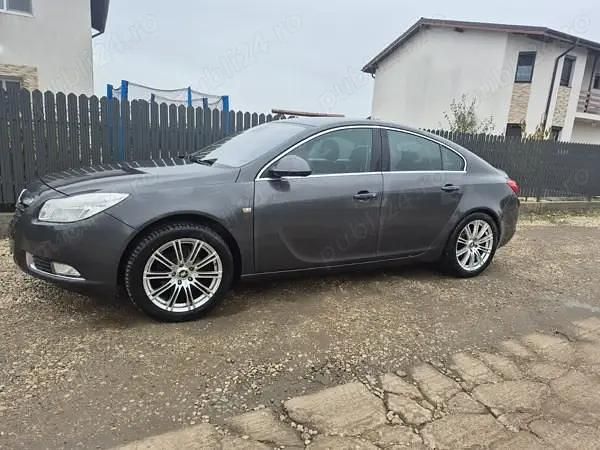 Utilizat 2010 Opel Insignia Berlinǎ | 2.600 EUR (Preț bun) - Imagine 1/4