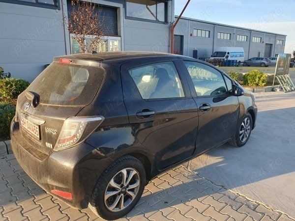 Utilizat 2012 Toyota Yaris Hybrid Hatchback | 5.450 EUR - Imagine 1/4