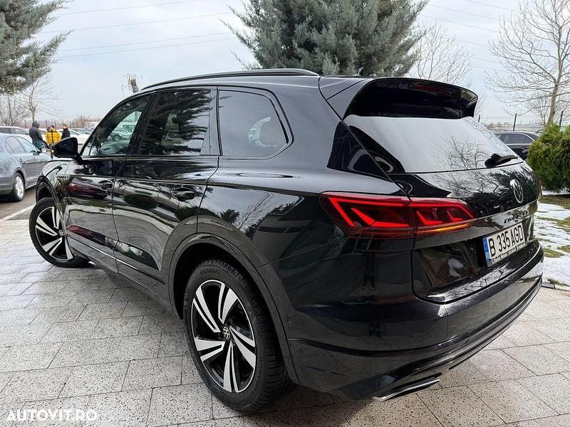 Second-hand VW Touareg R-line 286 CP (210 kW) 2022 Culoarenegru SUV