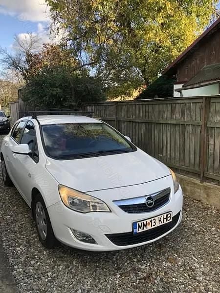 Utilizat 2011 Opel Astra Hatchback | 3.800 EUR (Preț OK) - Imagine 1/4