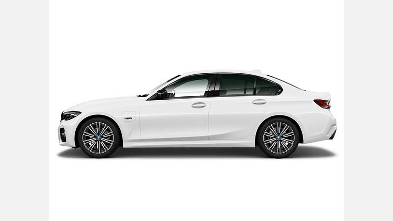 Second-hand BMW 330e Comfort Edition 292 CP (214 kW) 2022 Alb alpine Berlinǎ