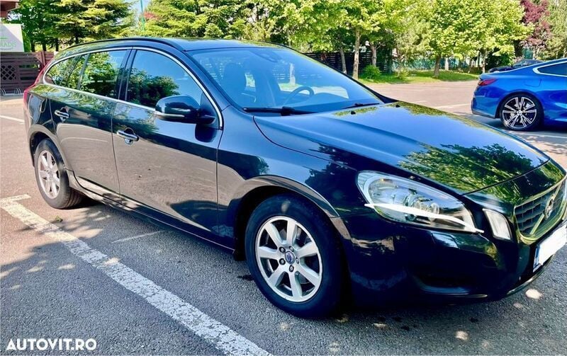 Negru Utilizat 2013 Volvo V60 Standard Break | 7.500 EUR (Super Preț) - Imagine 1/4